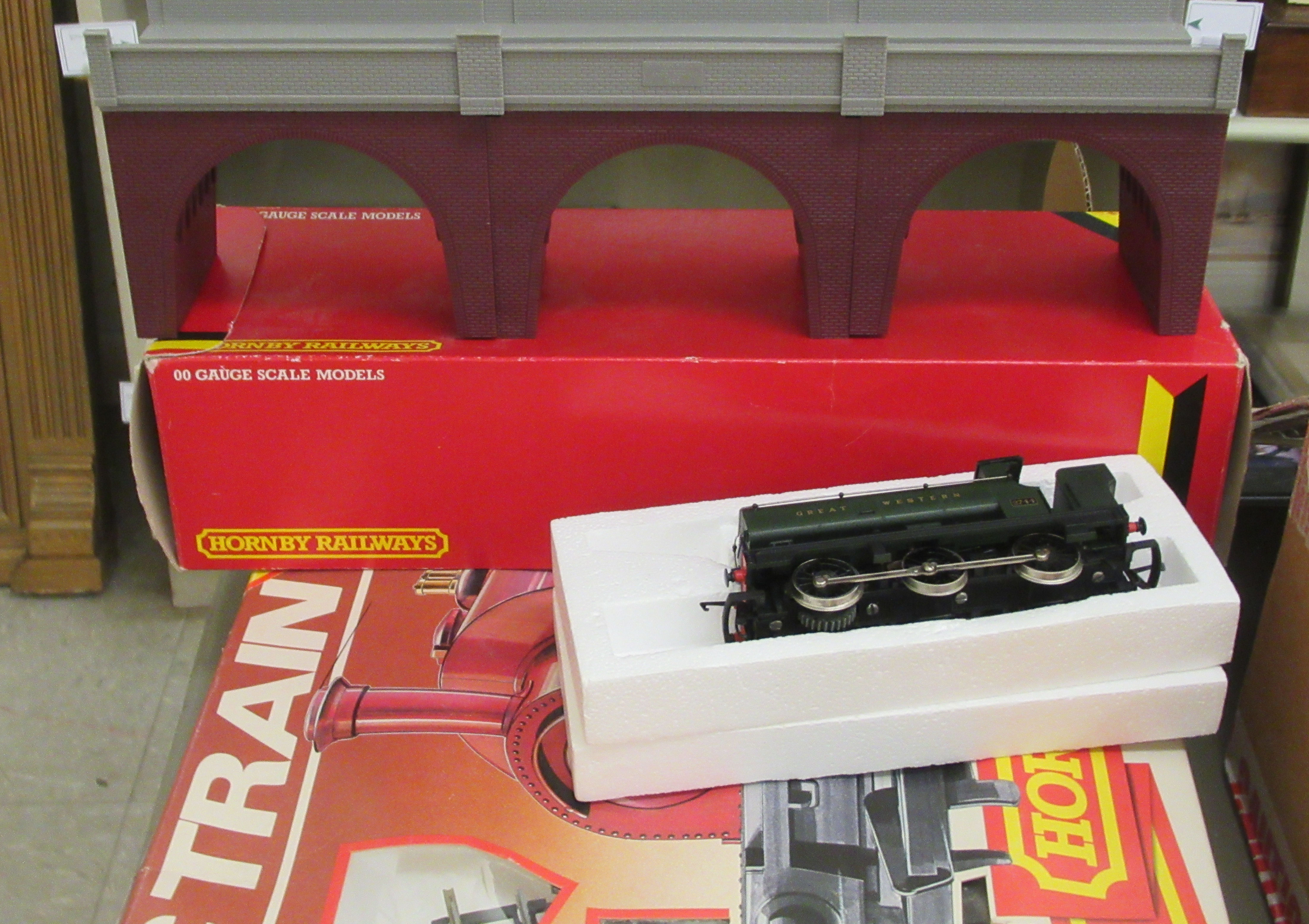 A Hornby railways high speed inter-city train pack; an Industrial freight electric train set, - Image 5 of 6
