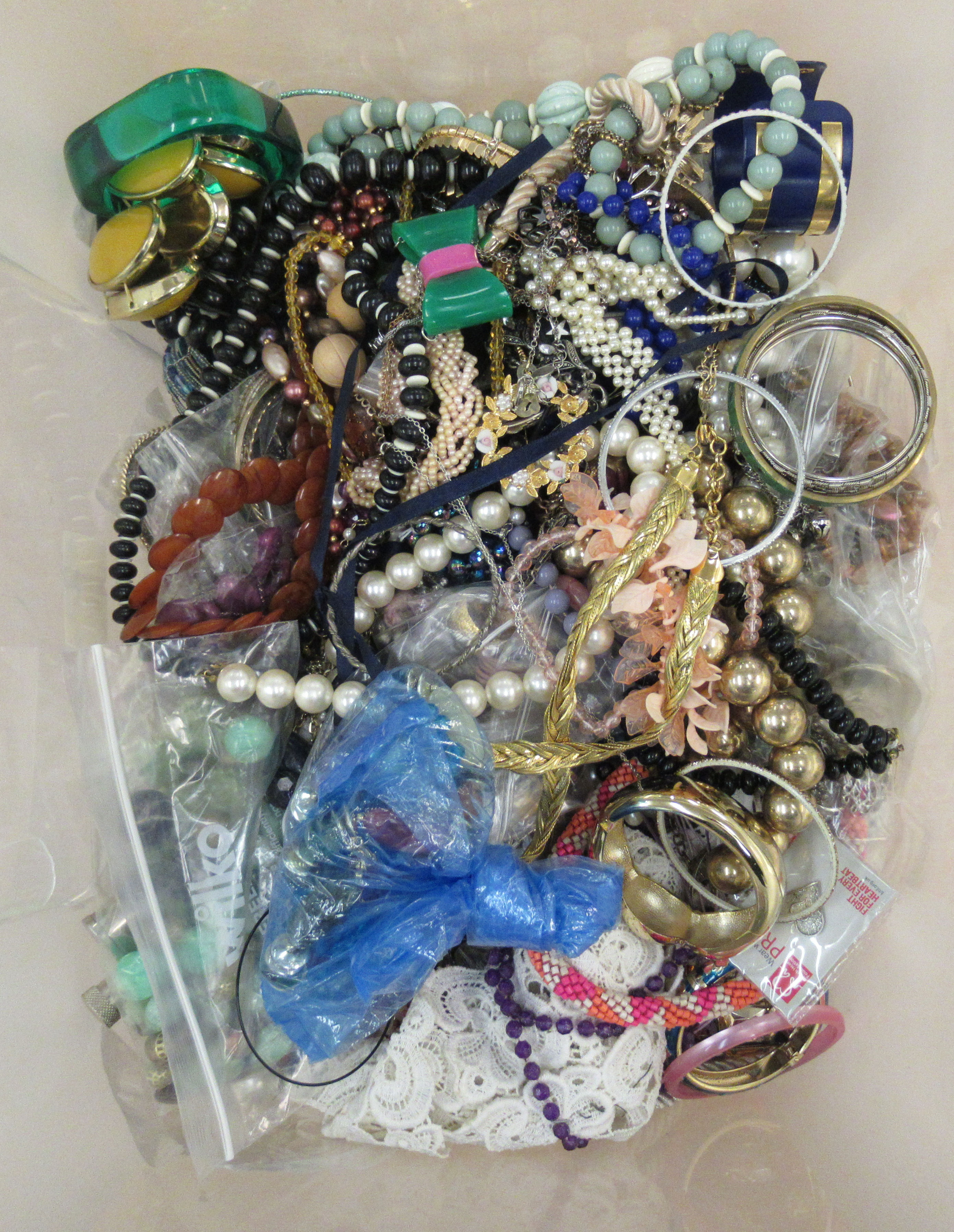 Costume jewellery and items of personal ornament: to include mainly bangles and necklaces