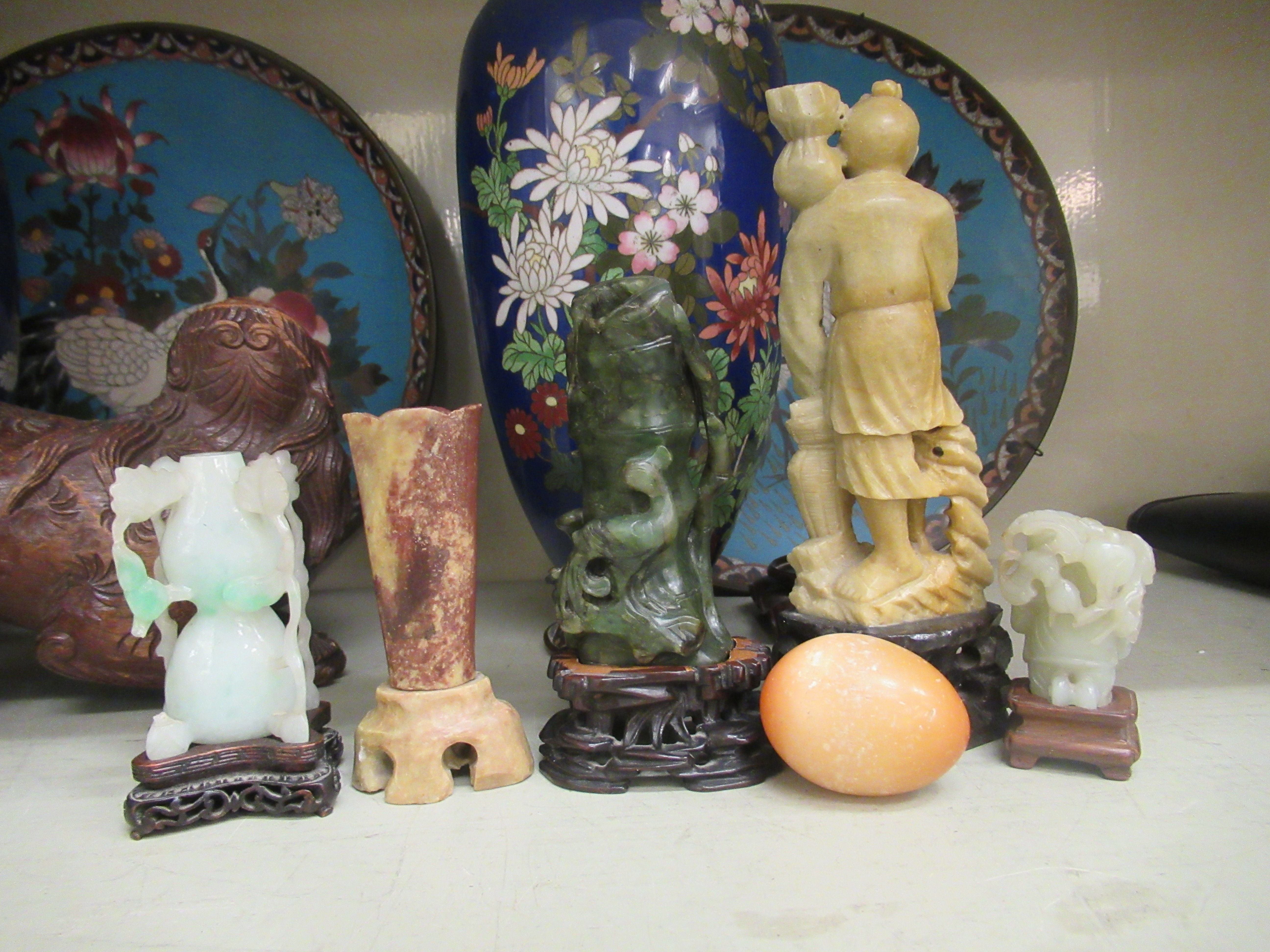 19th and 20thC Oriental collectables: to include cloisonné, jade and enamel vases  various sizes - Image 3 of 27