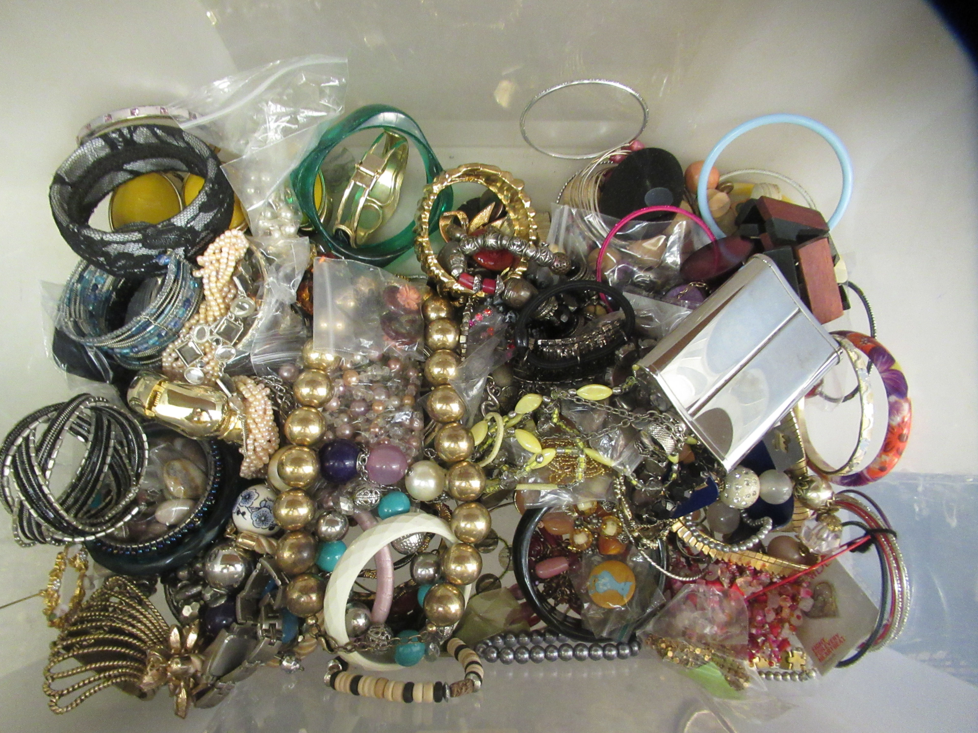 Costume jewellery and other items of personal ornament: to include bangles and necklaces - Image 2 of 2