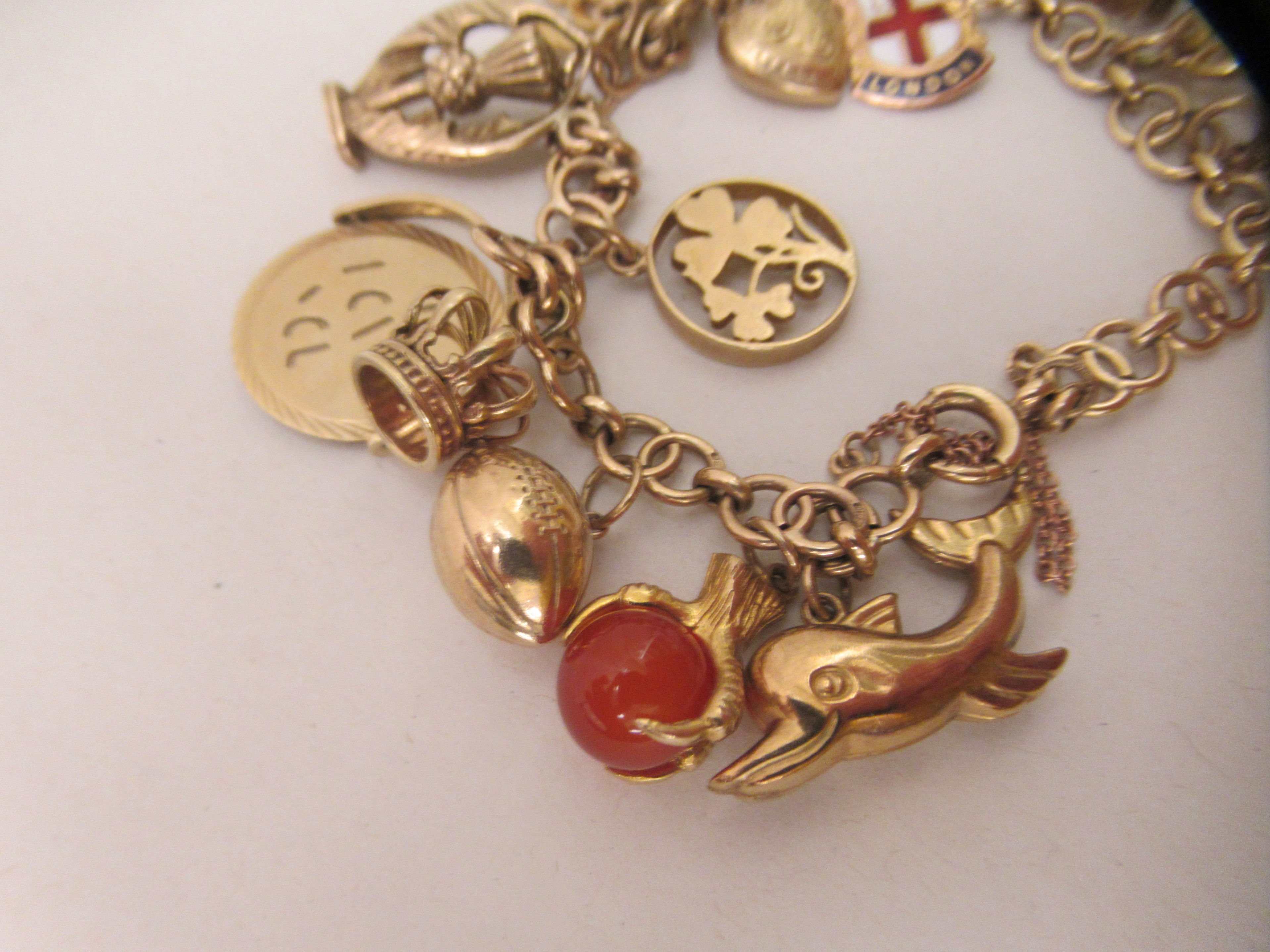 A 9ct gold and yellow metal charm bracelet with various charms - Image 4 of 5