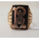 A 9ct rose gold and onyx set signet ring, bears the initial 'B'