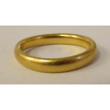 A 22ct gold wedding band