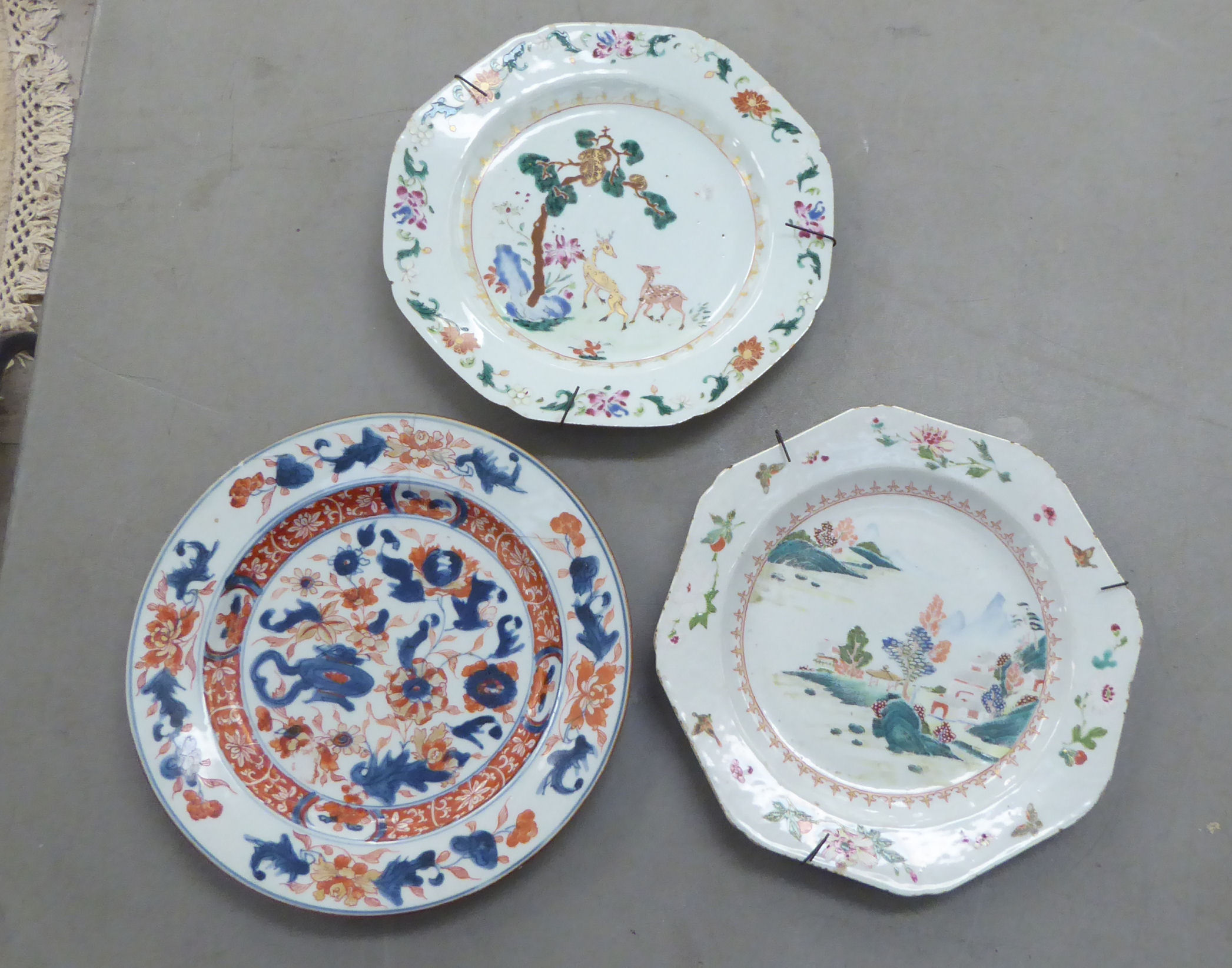 Ceramics: to include a late 18thC Chinese Export porcelain plate of octagonal for, decorated with - Image 4 of 6