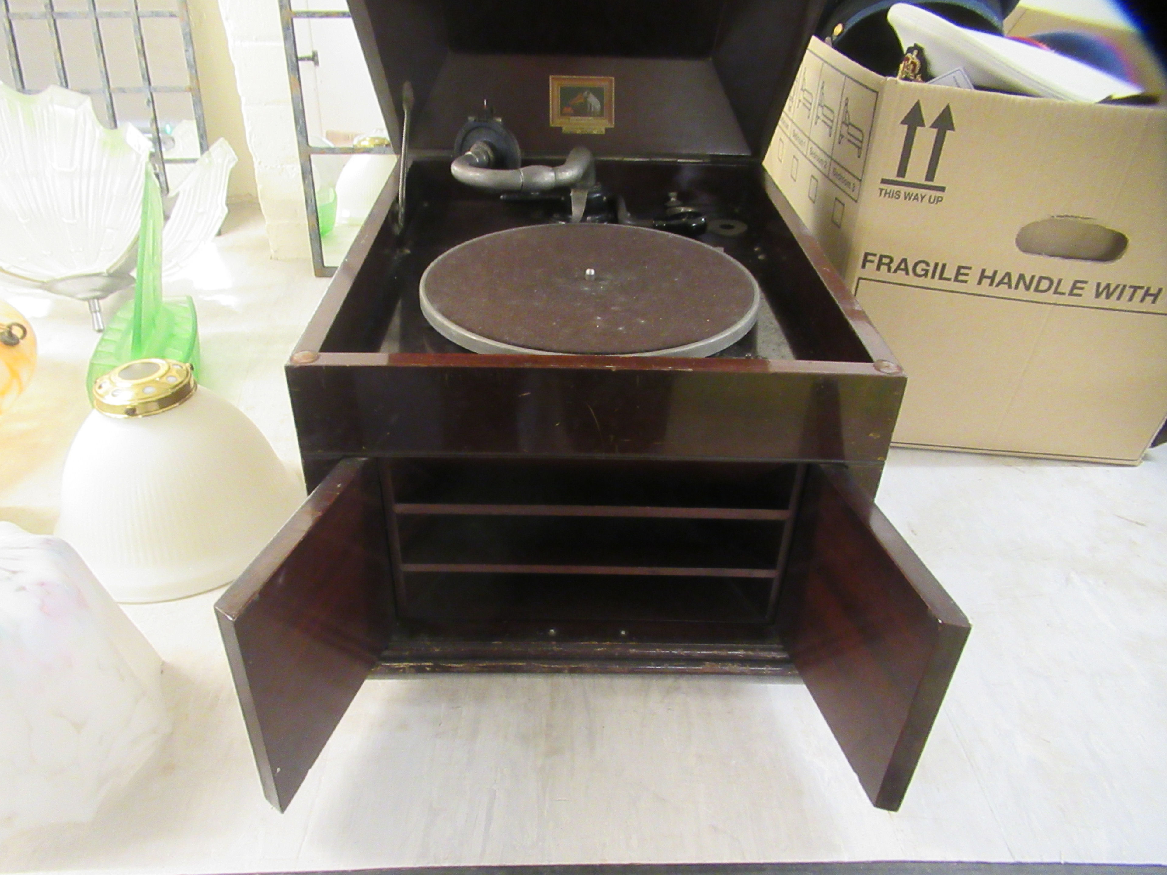 A mid 20thC His Masters Voice mahogany cased, table-top gramophone with soundbox doors - Image 2 of 5