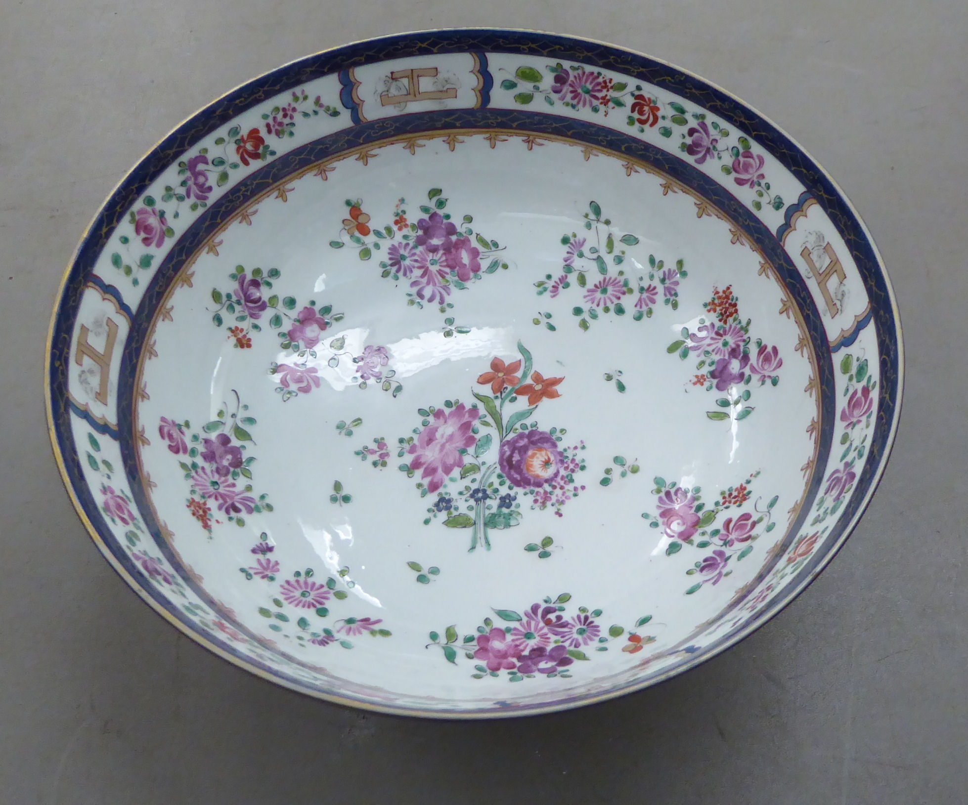 Ceramics: to include a late 18thC Chinese Export porcelain plate of octagonal for, decorated with - Image 2 of 6