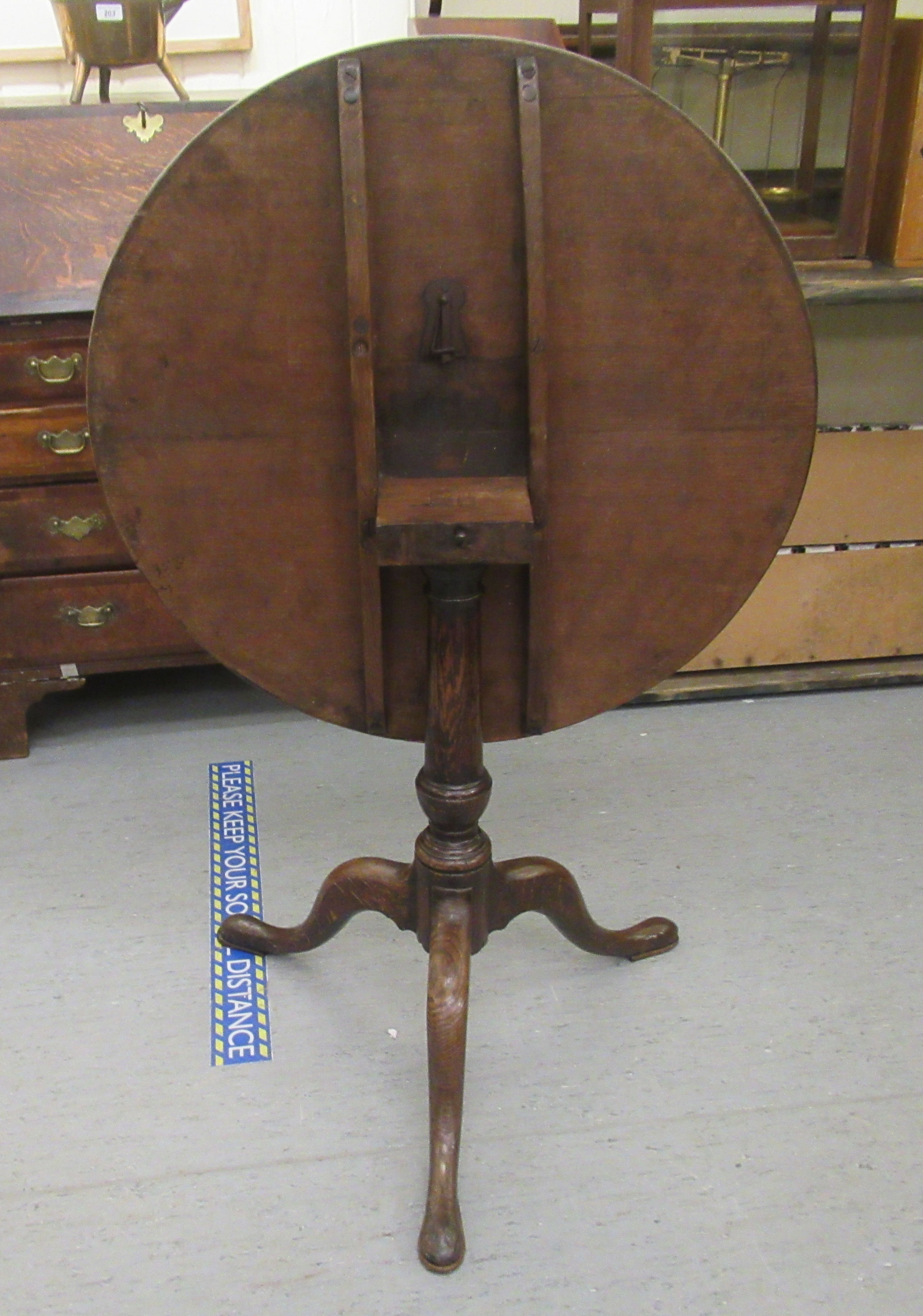 A George III and later oak pedestal table, raised on a cabriole tripod base  28"h  29"dia - Image 4 of 4