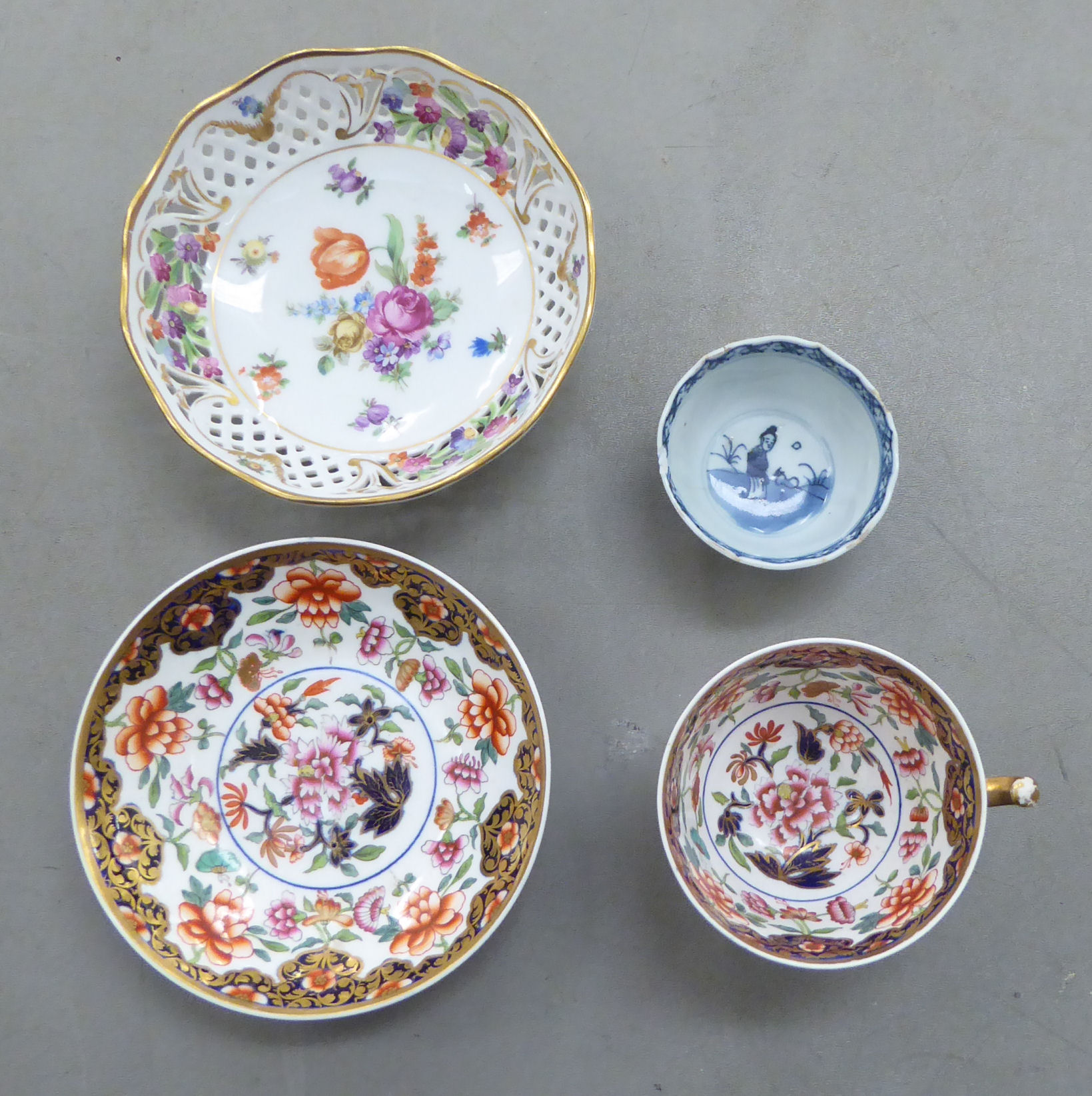 Ceramics: to include a late 18thC Chinese Export porcelain plate of octagonal for, decorated with - Image 5 of 6