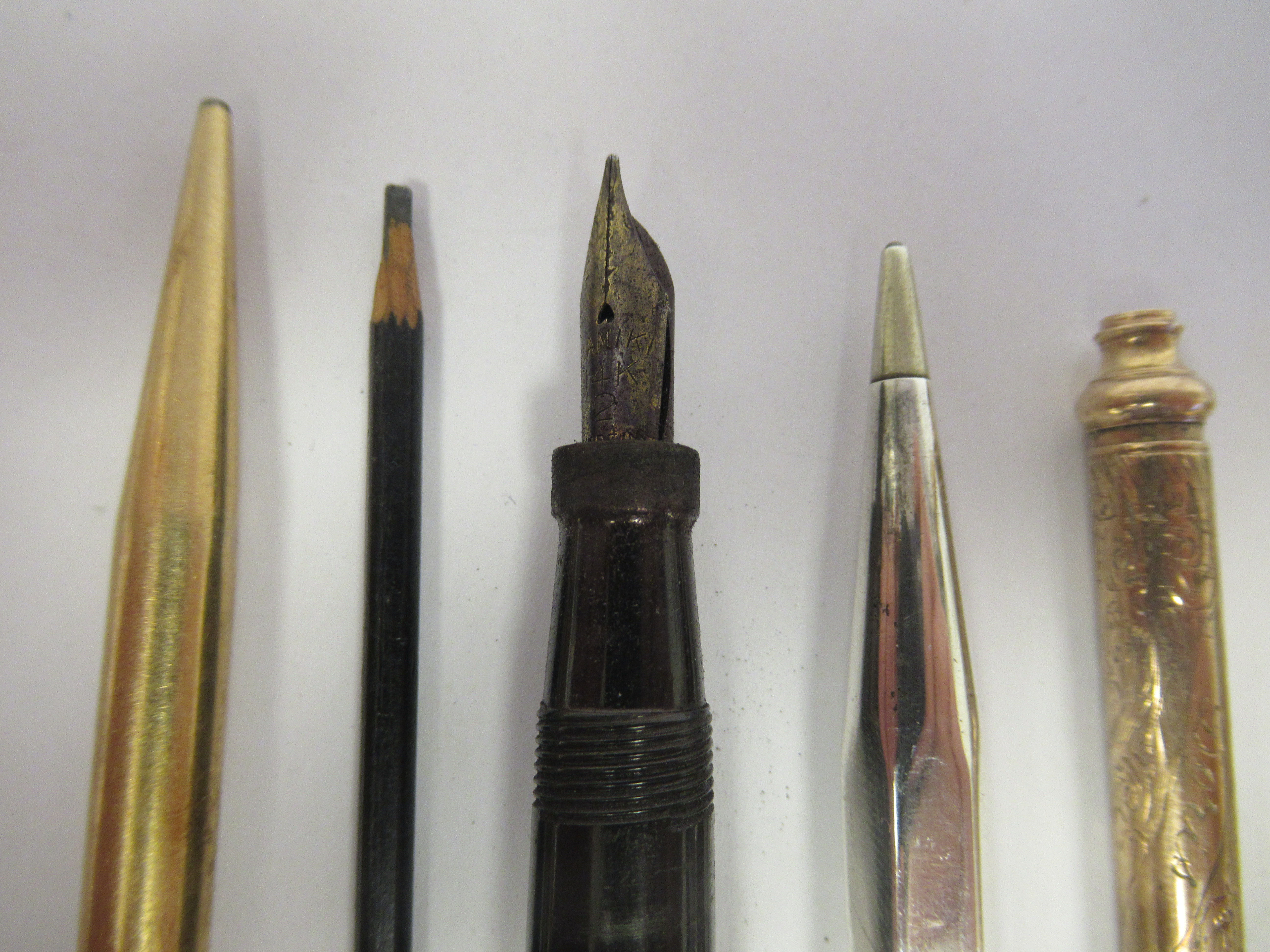 Writing equipment: to include a Mordan Everpoint rolled gold pencil; and a Namiki 2 fountain pen - Image 2 of 9