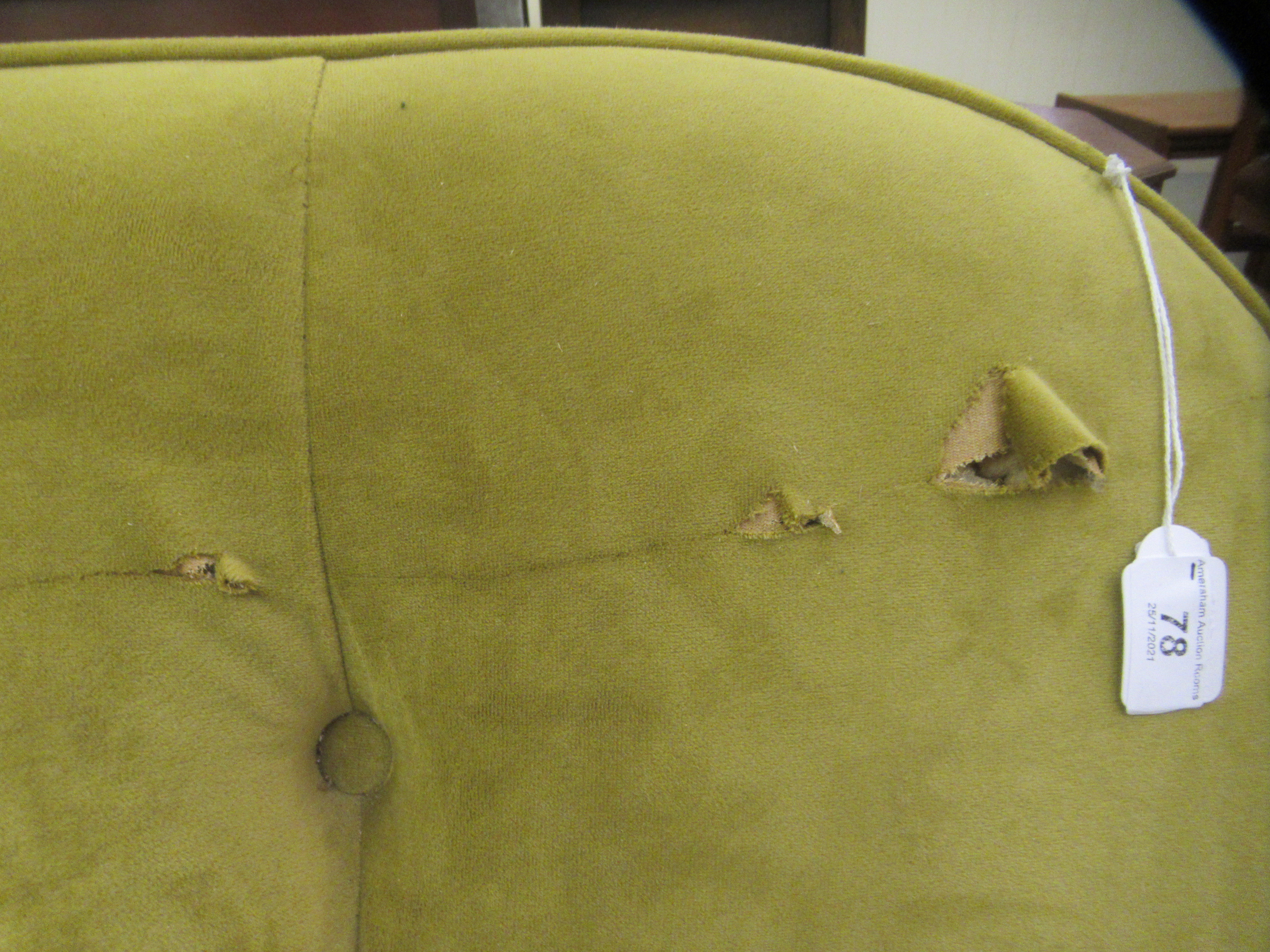 A vintage style lime green button upholstered four person settee, raised on teak tapered legs - Image 4 of 5