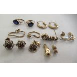 Gold and gold coloured metal jewellery, mainly earrings