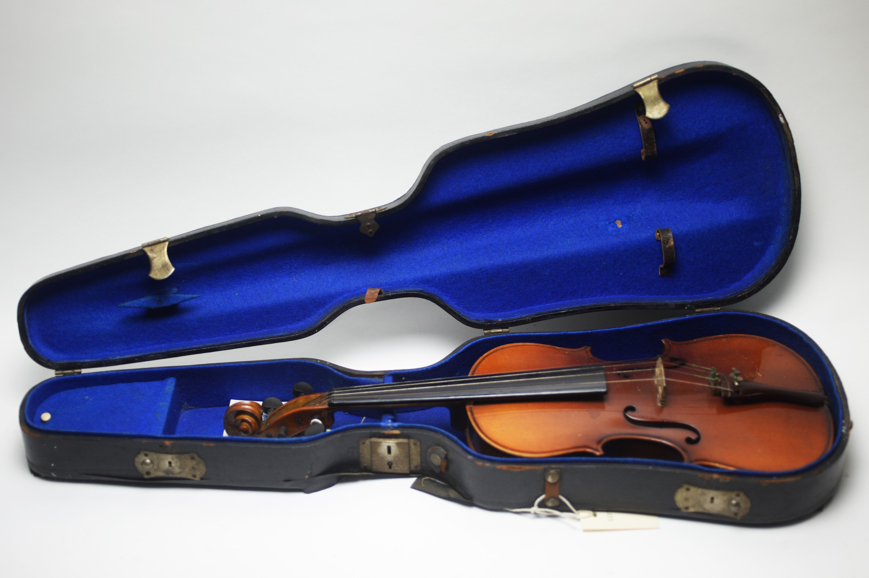 A selection of violins - Image 3 of 3