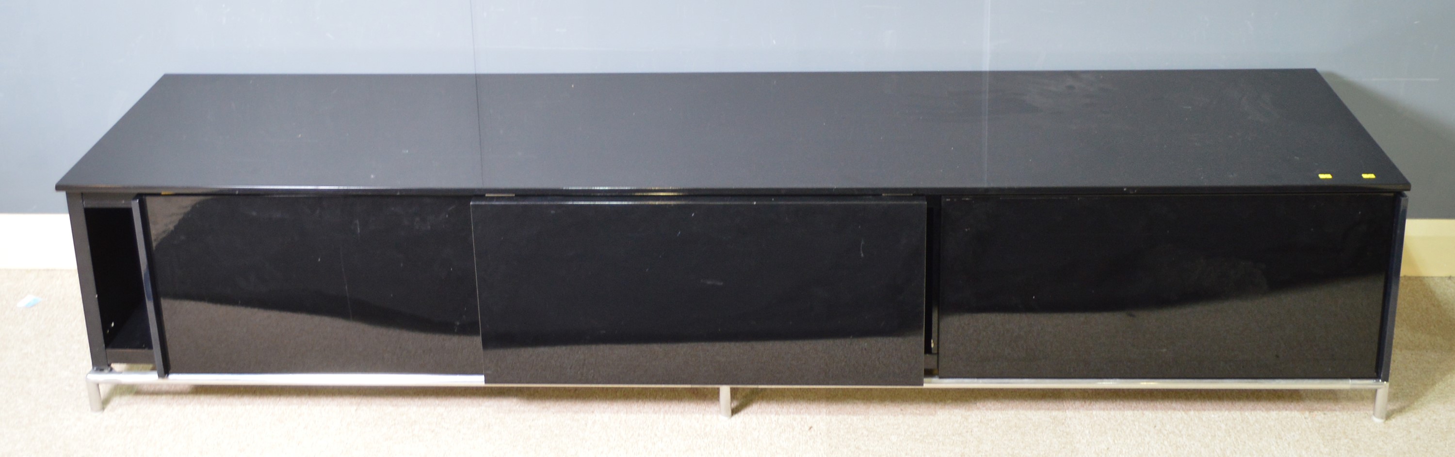 A piano black low side unit, possibly by Minotti. - Image 5 of 5