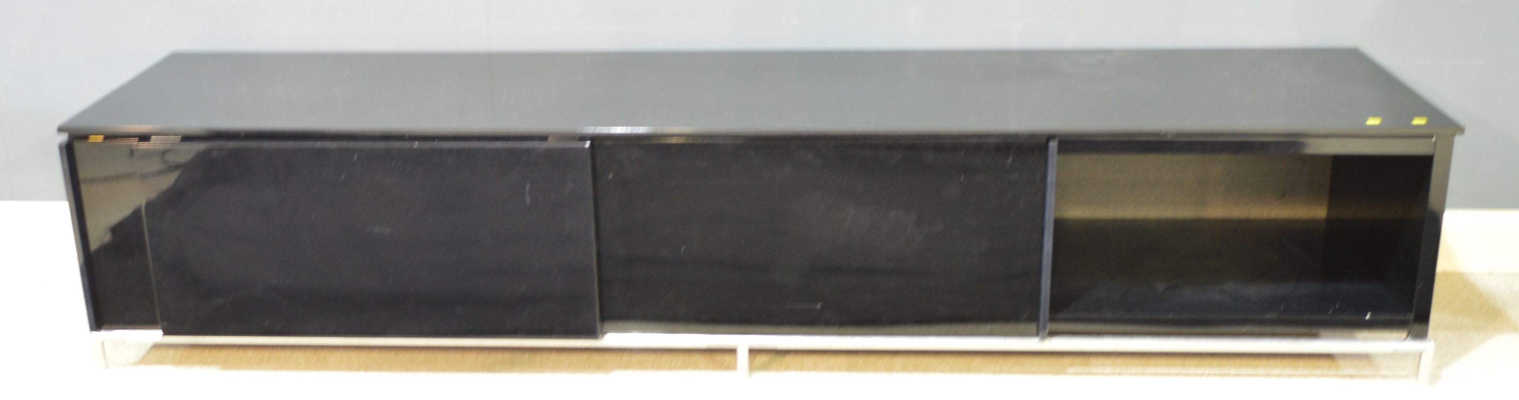 A piano black low side unit, possibly by Minotti. - Image 2 of 5