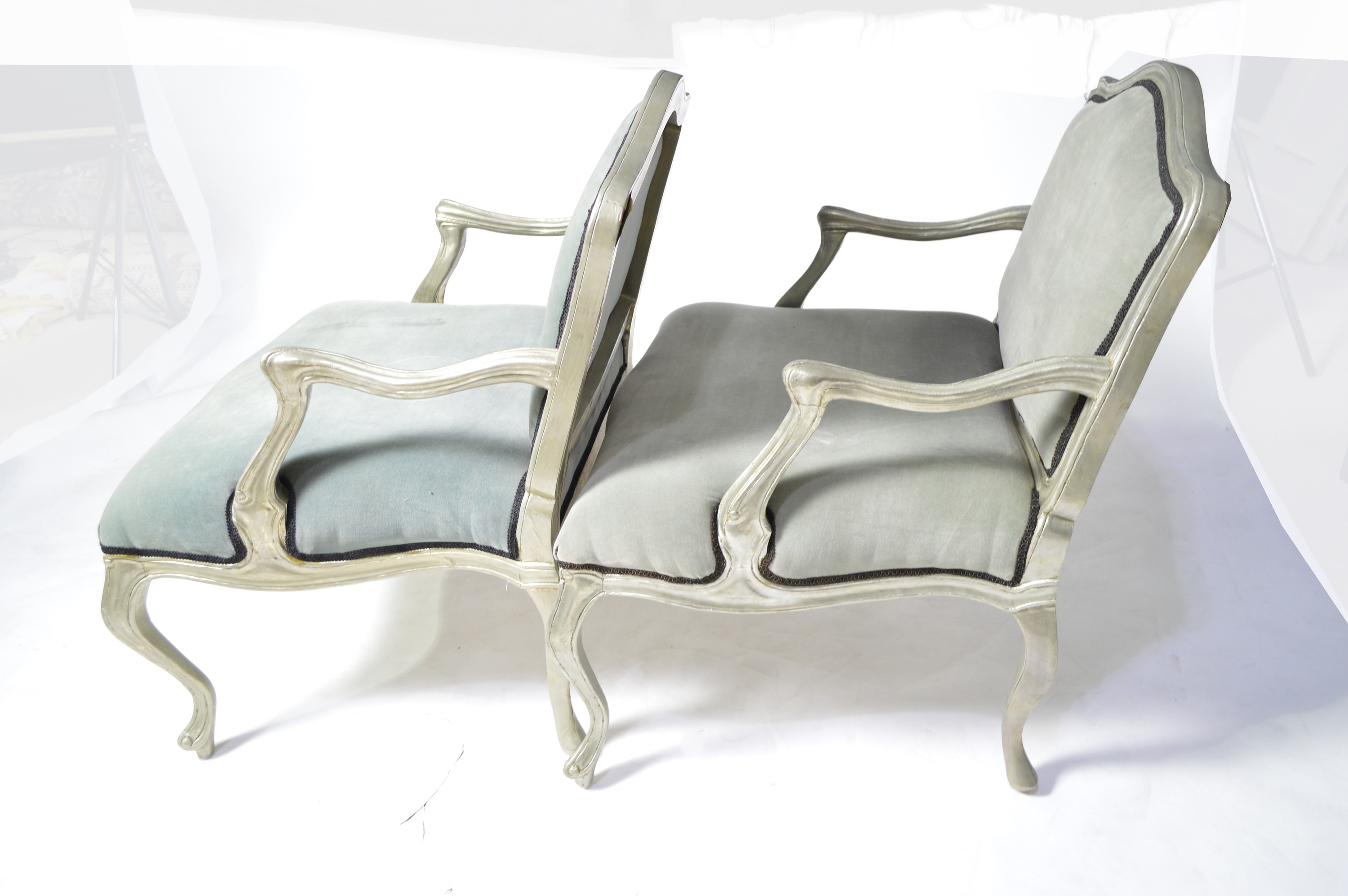 A pair of designer French style armchairs. - Image 5 of 5