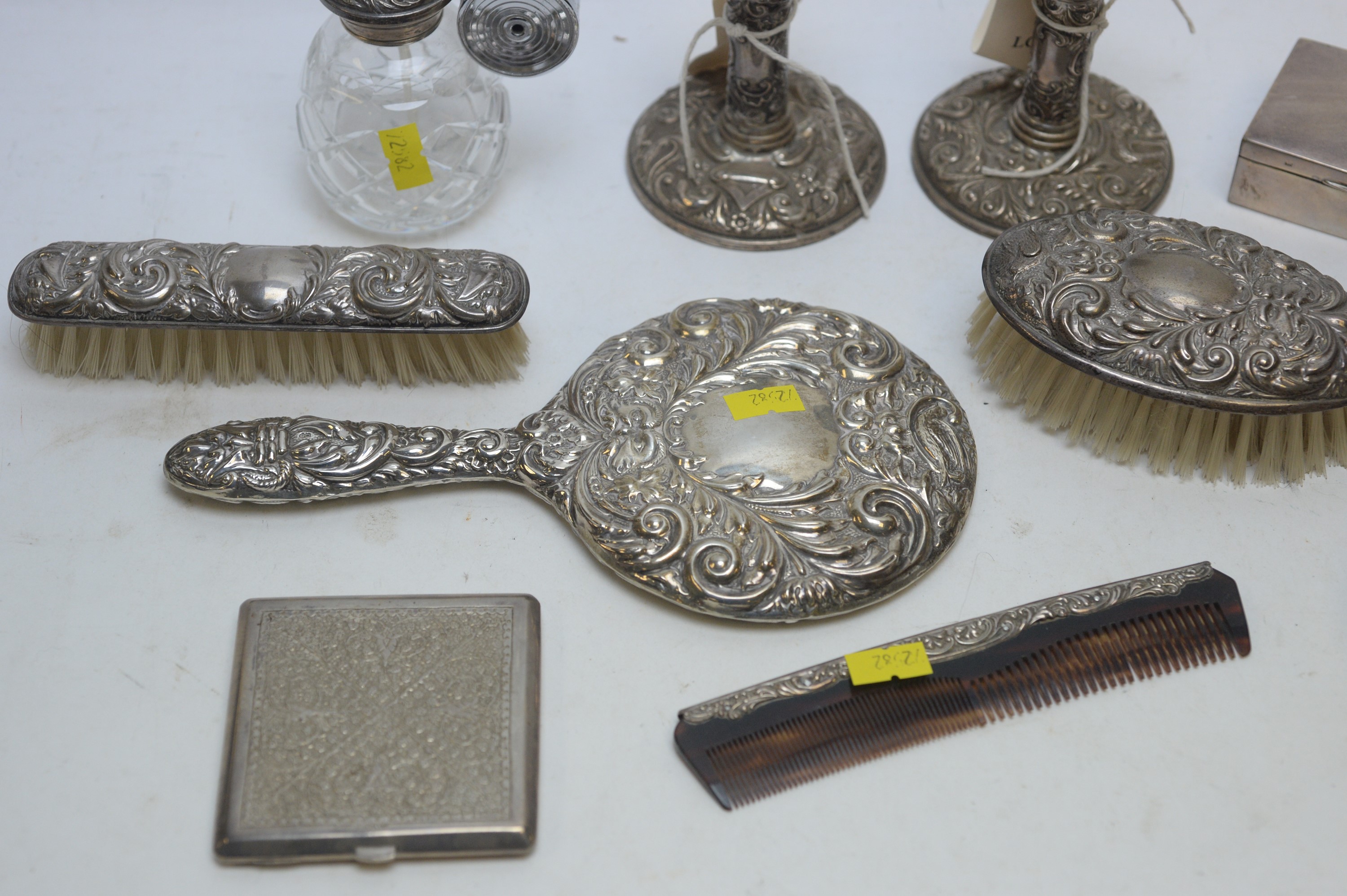 Silver dressing table items. - Image 4 of 4
