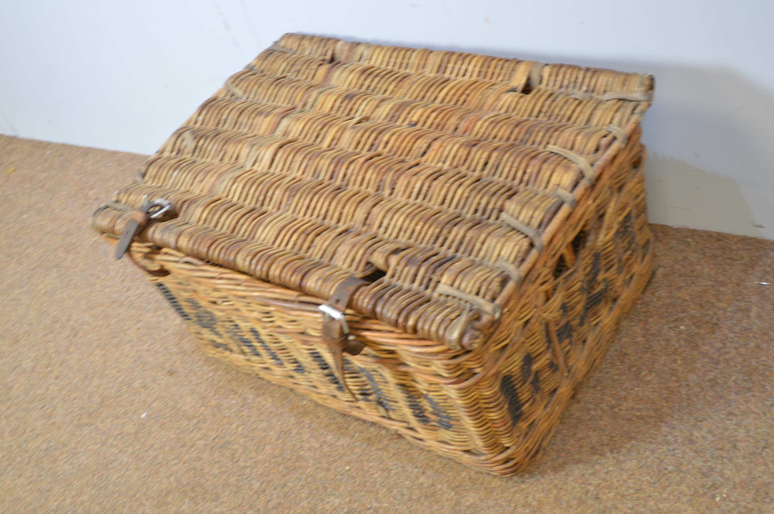 Vintage car basket. - Image 2 of 2