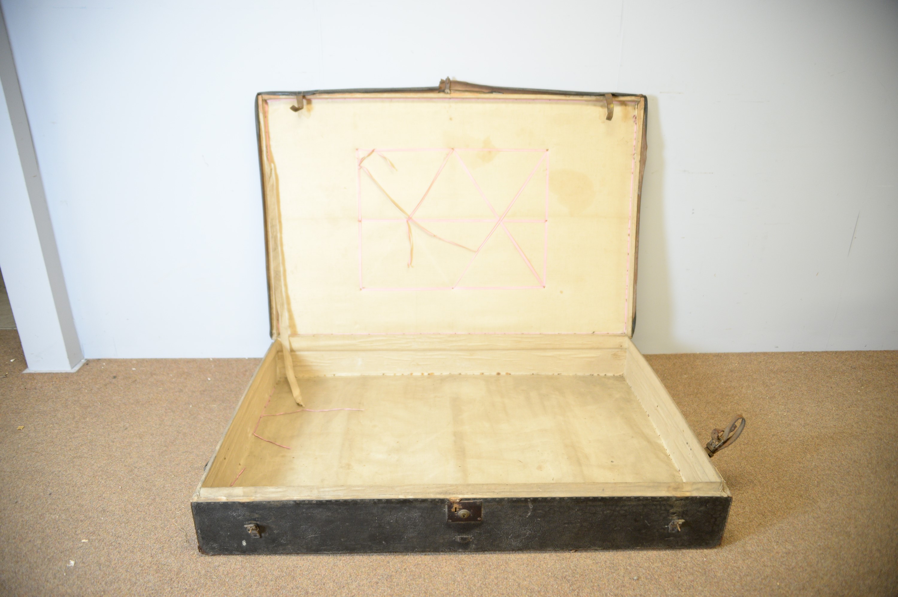 Vintage coaching/carriage box. - Image 2 of 2