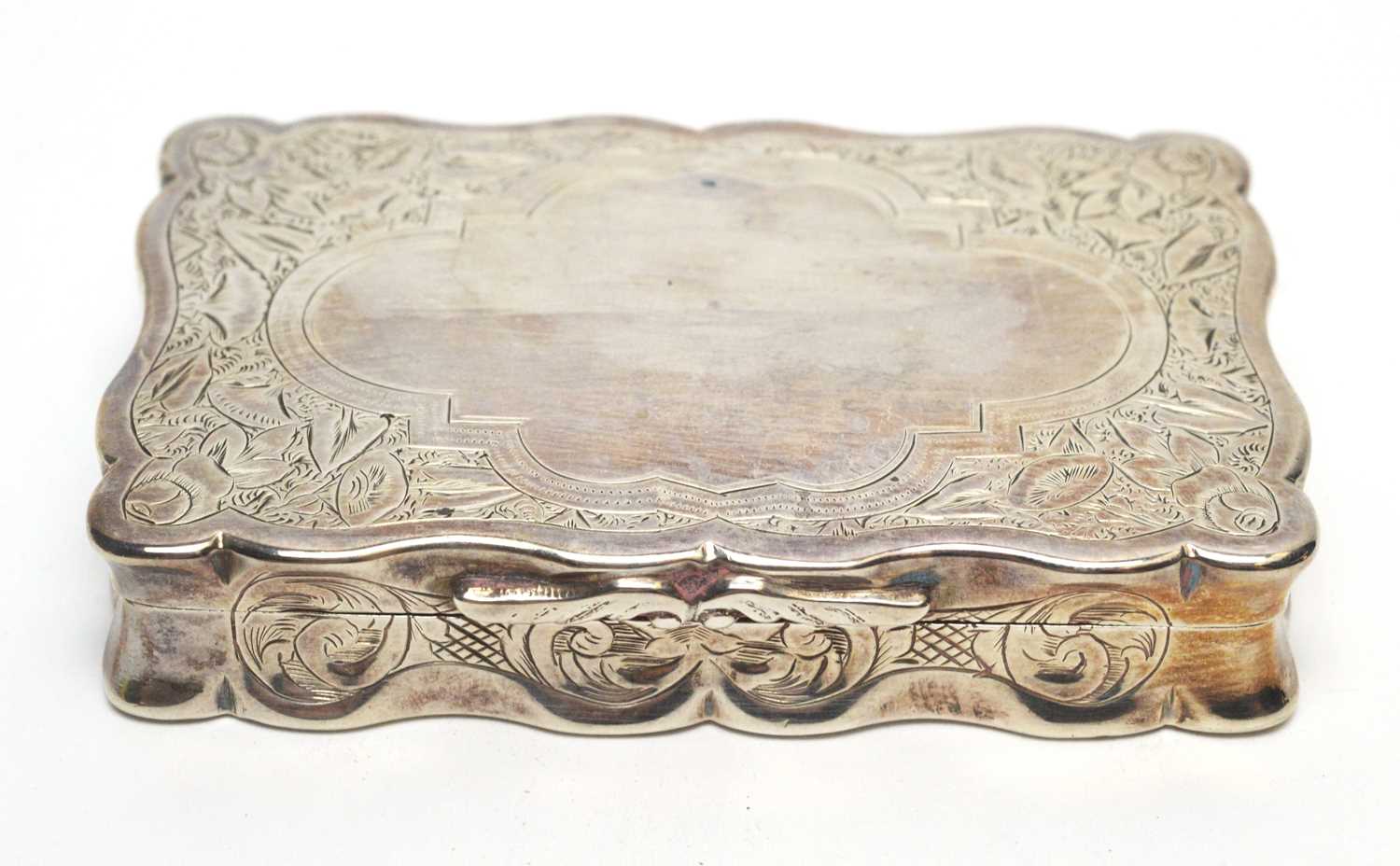 A Victorian silver snuff box.