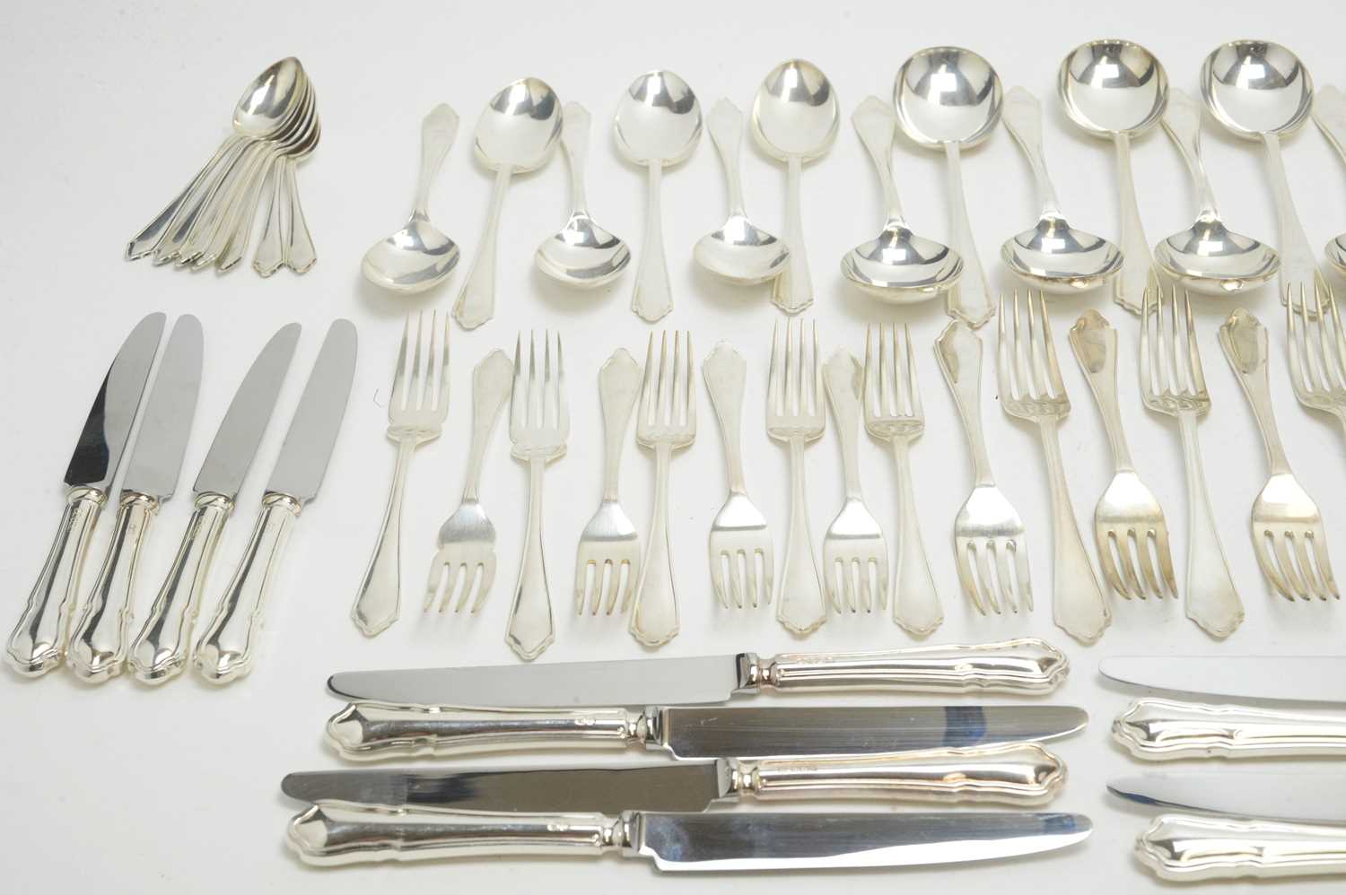 A suite of Elizabeth II silver cutlery. - Bild 2 aus 4