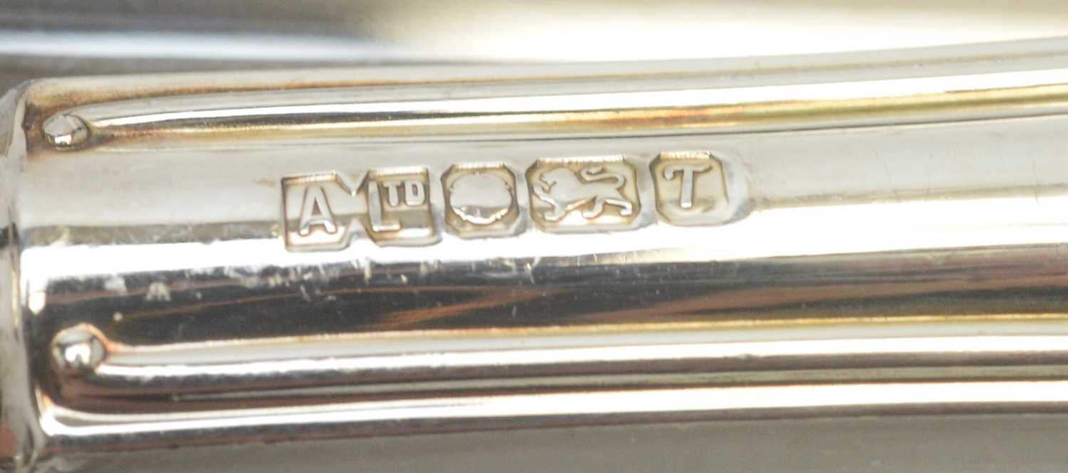 A suite of Elizabeth II silver cutlery. - Bild 4 aus 4
