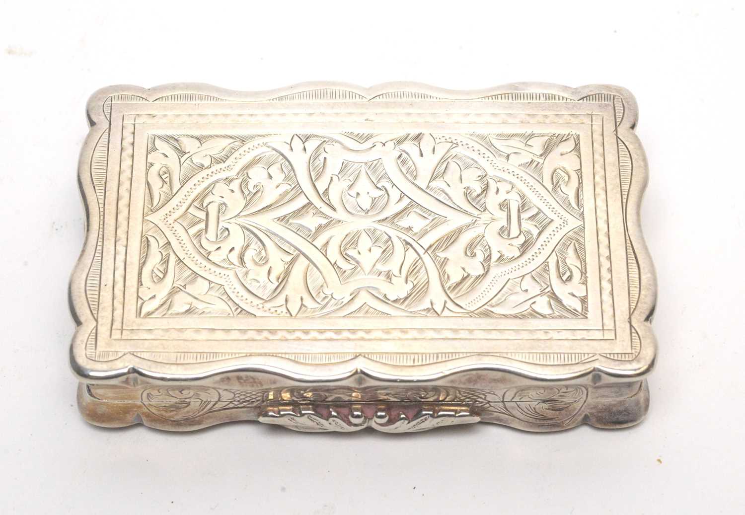 A Victorian silver snuff box. - Bild 2 aus 4