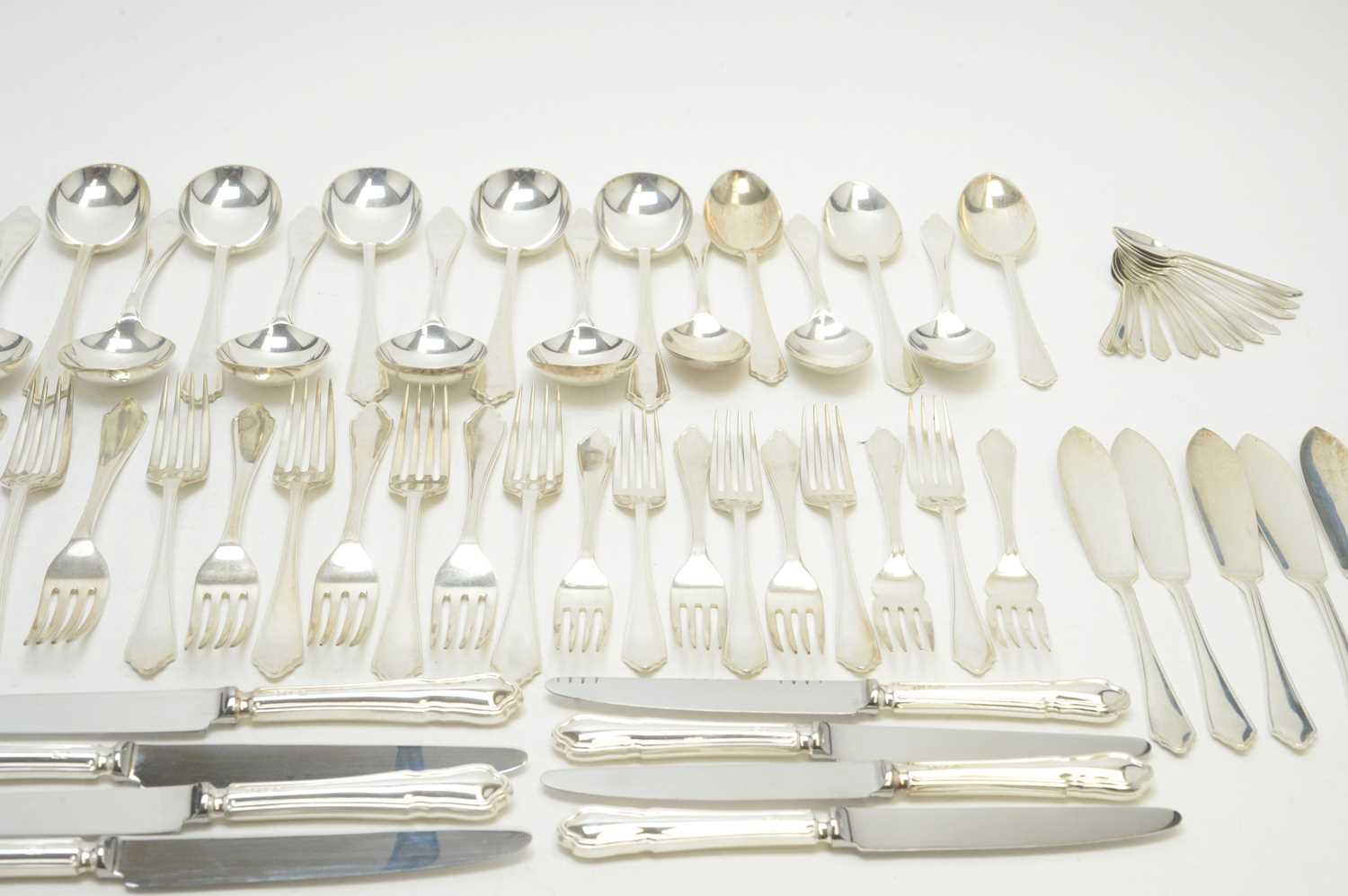 A suite of Elizabeth II silver cutlery. - Bild 3 aus 4