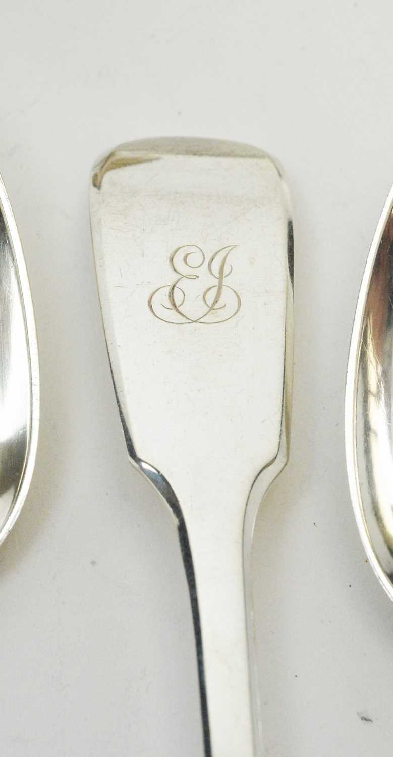 A suite of Victorian silver spoons. - Bild 2 aus 3
