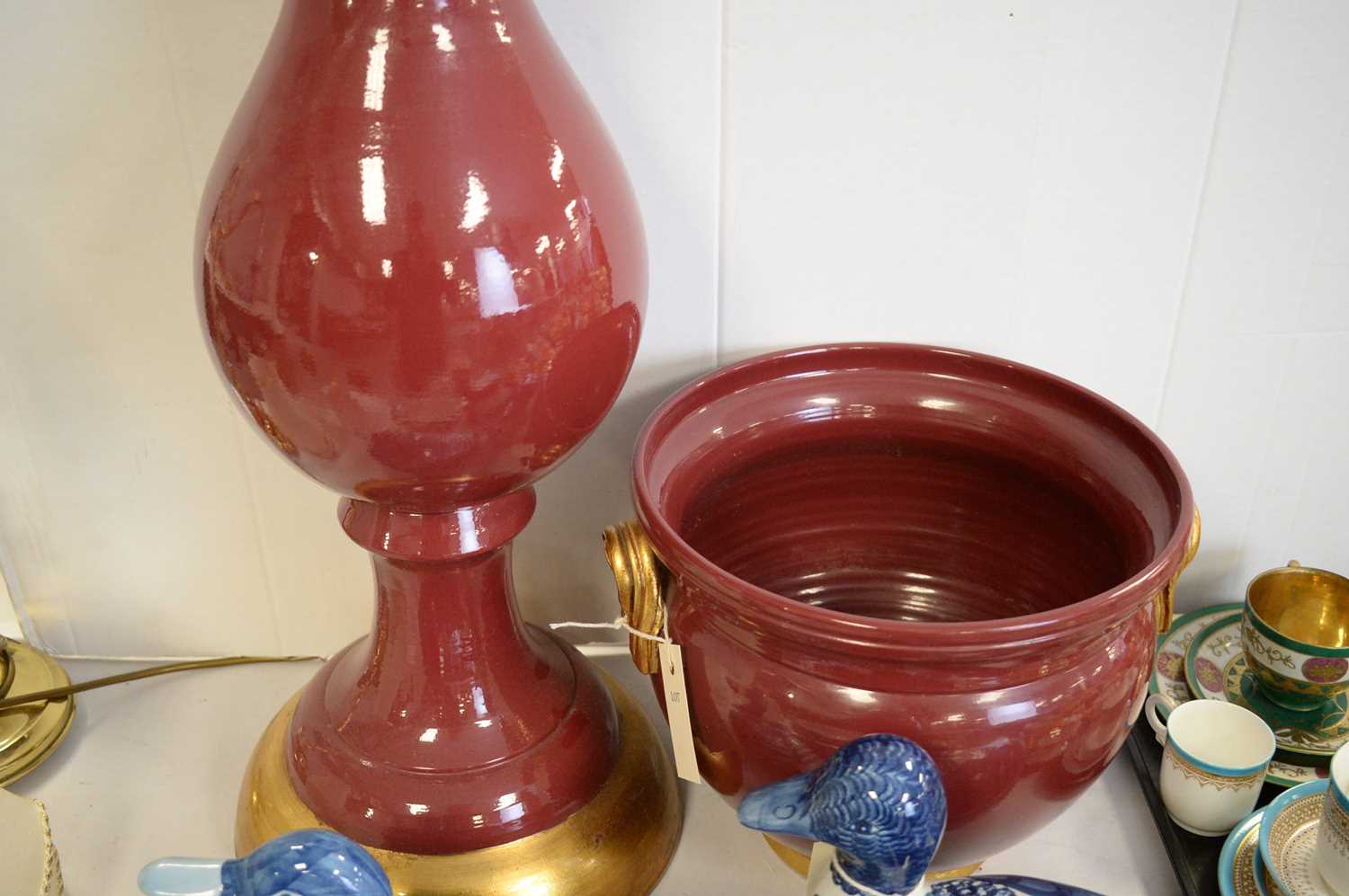 A small quantity of modern ceramics and other items. - Image 3 of 4