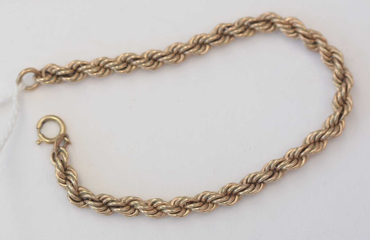 A 9ct yellow gold twist link bracelet