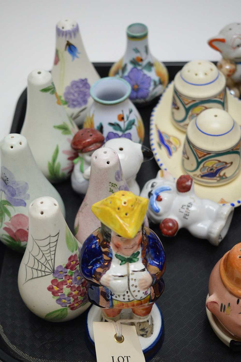 Small quantity of collectable novelty ceramics. - Image 2 of 4