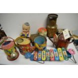 Small quantity of vintage tinplate items.