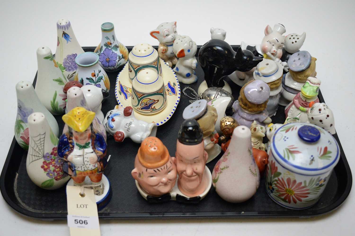 Small quantity of collectable novelty ceramics.