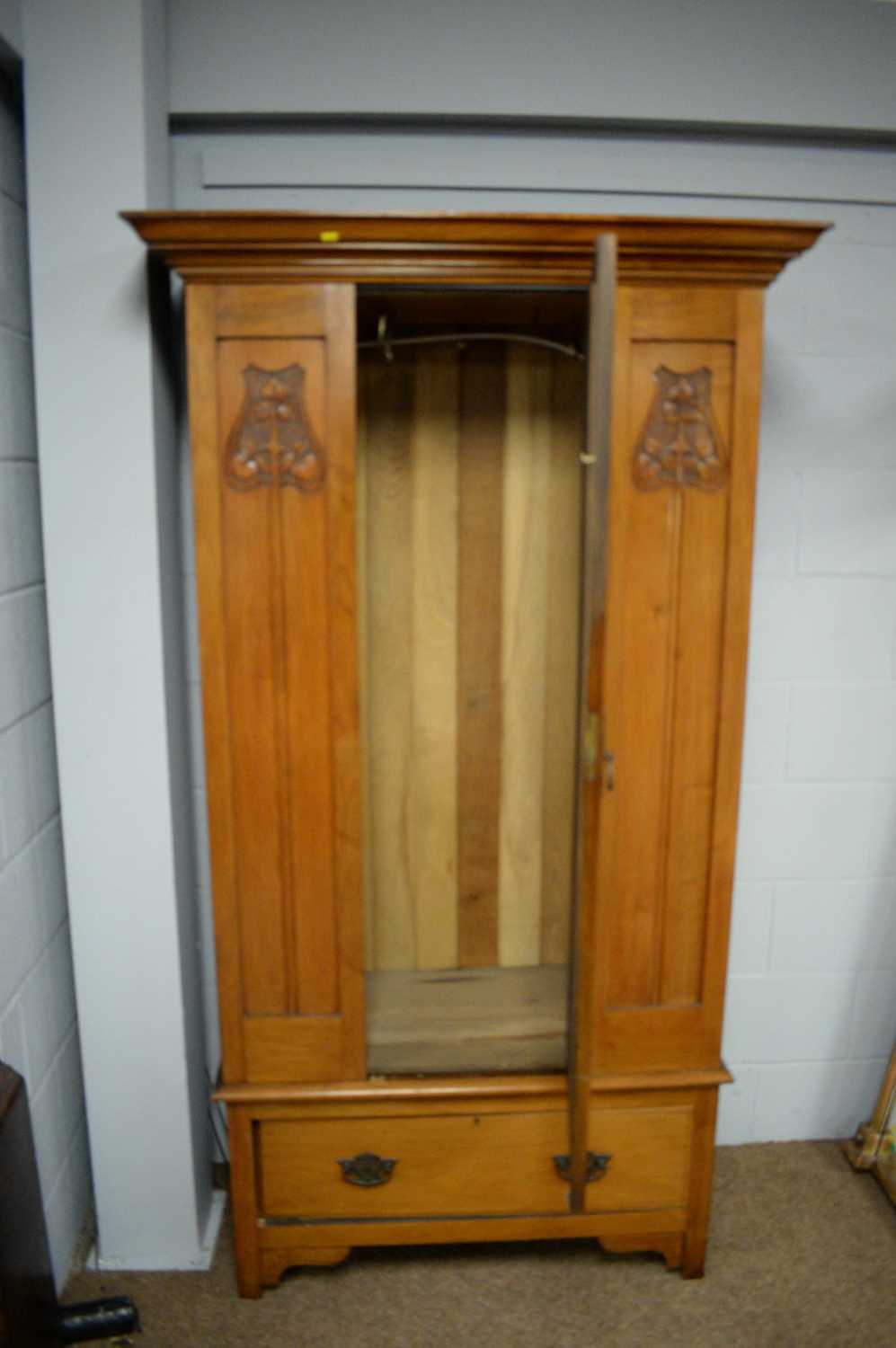 Art Nouveau style walnut wardrobe. - Image 4 of 5