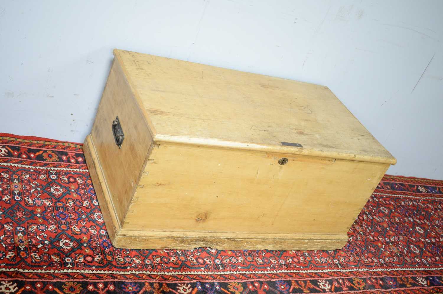 A 20th C stripped pine blanket box. - Image 4 of 5