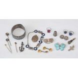 Selection of silver and other jewellery.