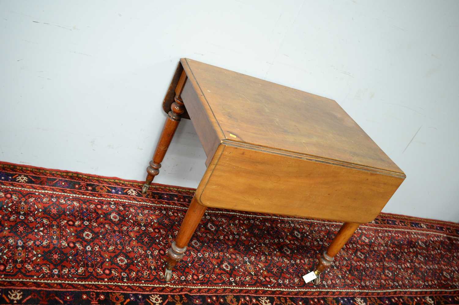 Victorian walnut drop leaf dining table. - Image 3 of 5