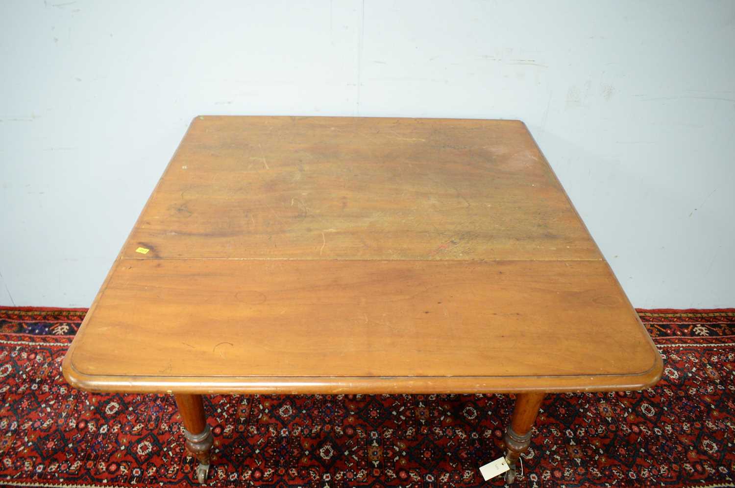 Victorian walnut drop leaf dining table. - Image 5 of 5