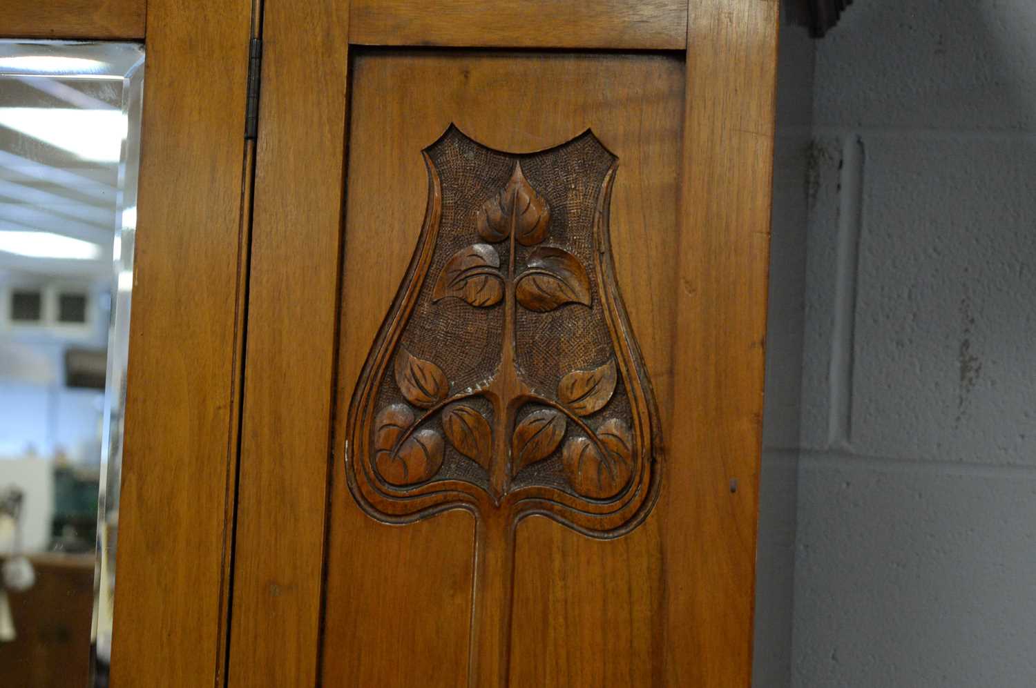 Art Nouveau style walnut wardrobe. - Image 3 of 5