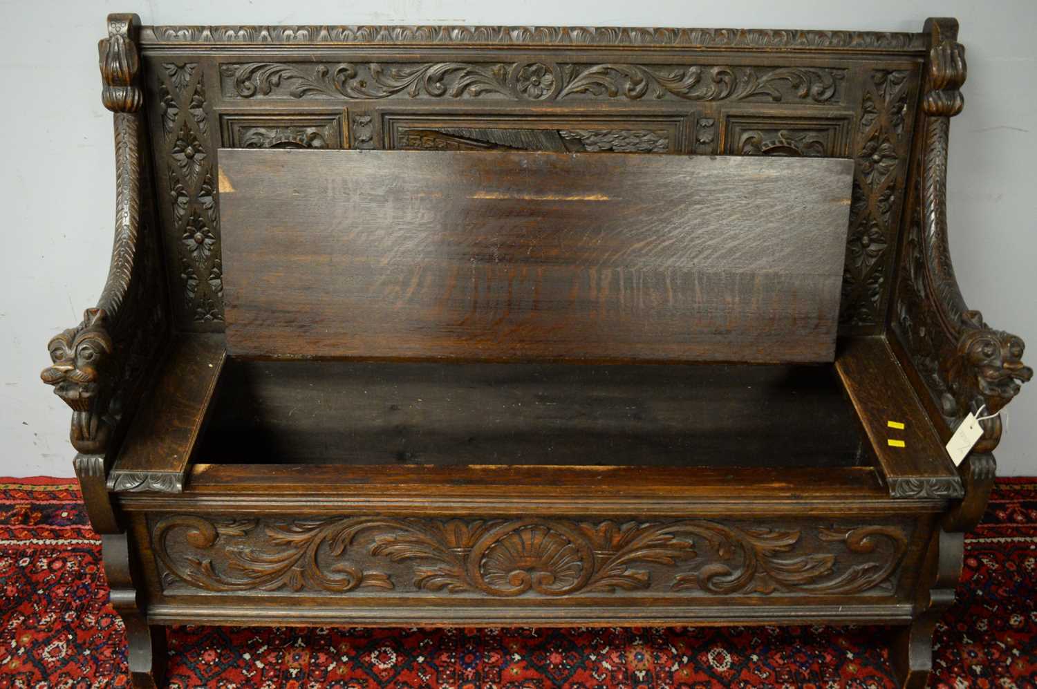 Early 20th C carved oak settle. - Image 4 of 5