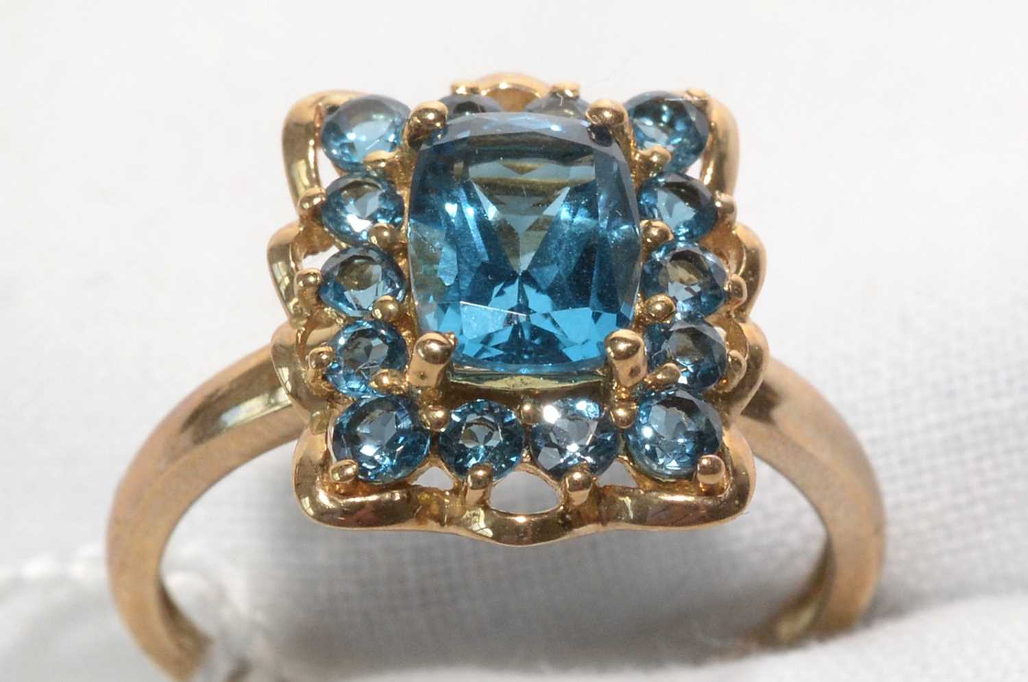 A London blue topaz cluster ring. - Bild 4 aus 6