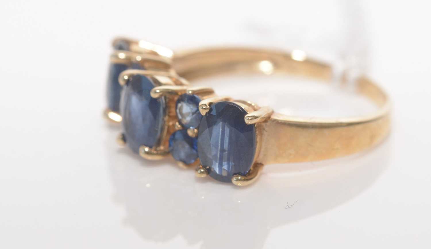 Seven-stone Kanchanaburi sapphire ring. - Bild 2 aus 6