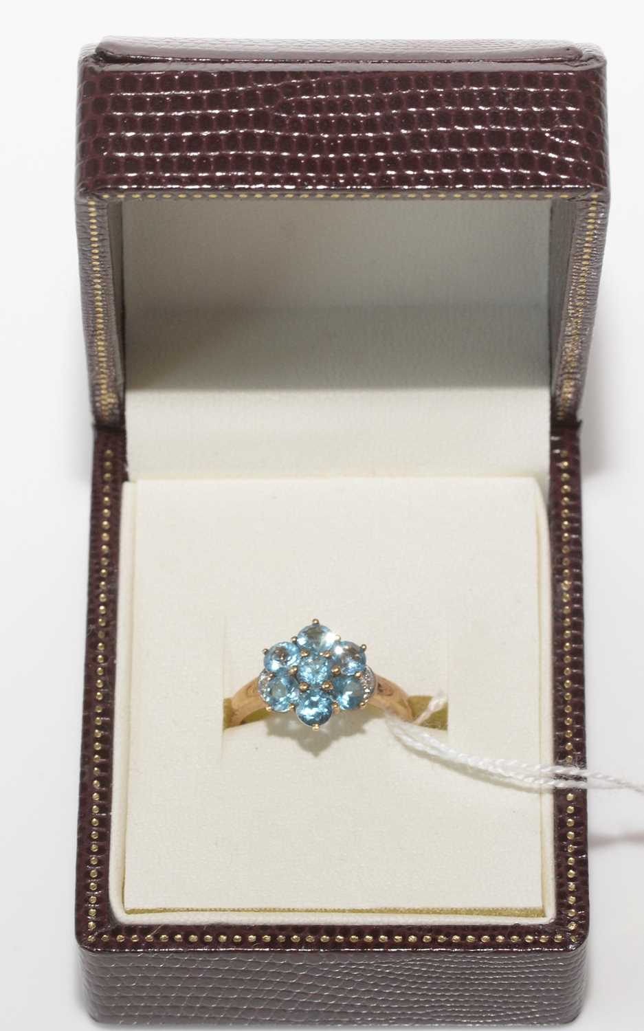 A blue topaz cluster ring. - Bild 3 aus 5