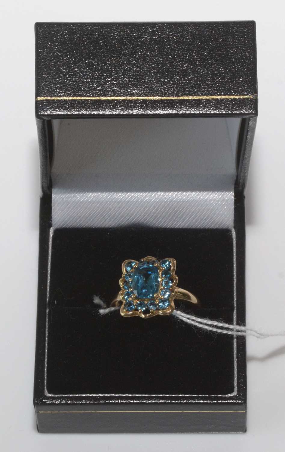 A London blue topaz cluster ring. - Bild 3 aus 6