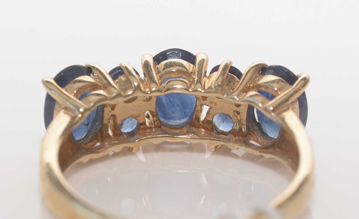 Seven-stone Kanchanaburi sapphire ring. - Bild 3 aus 6