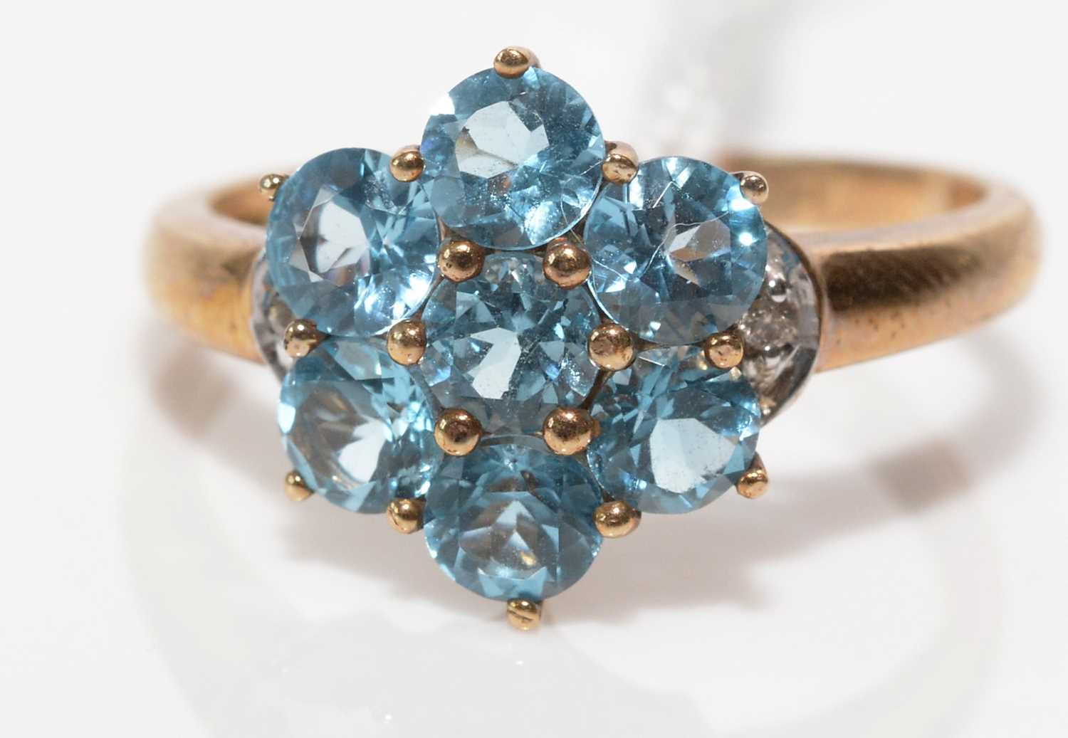 A blue topaz cluster ring. - Bild 4 aus 5