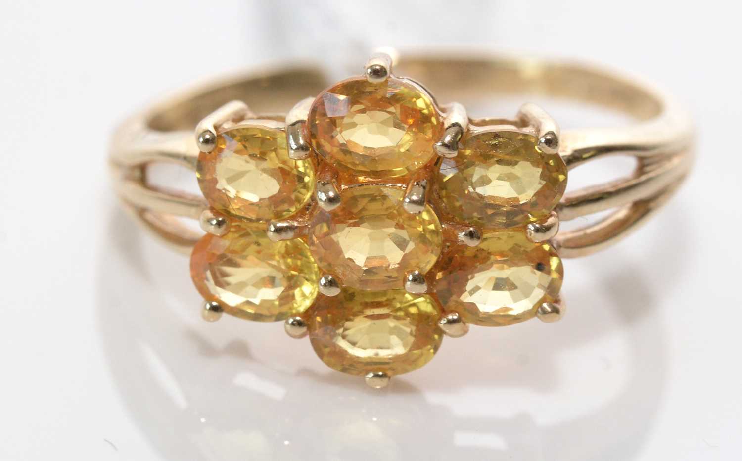 A yellow sapphire cluster ring. - Bild 4 aus 6