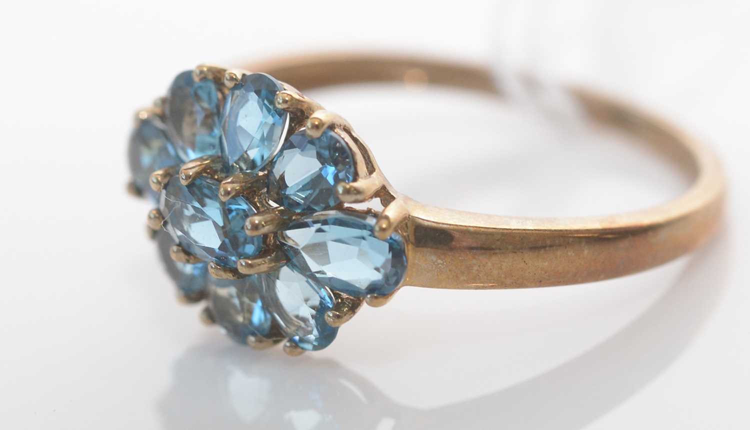 A London blue topaz cluster ring. - Bild 2 aus 7