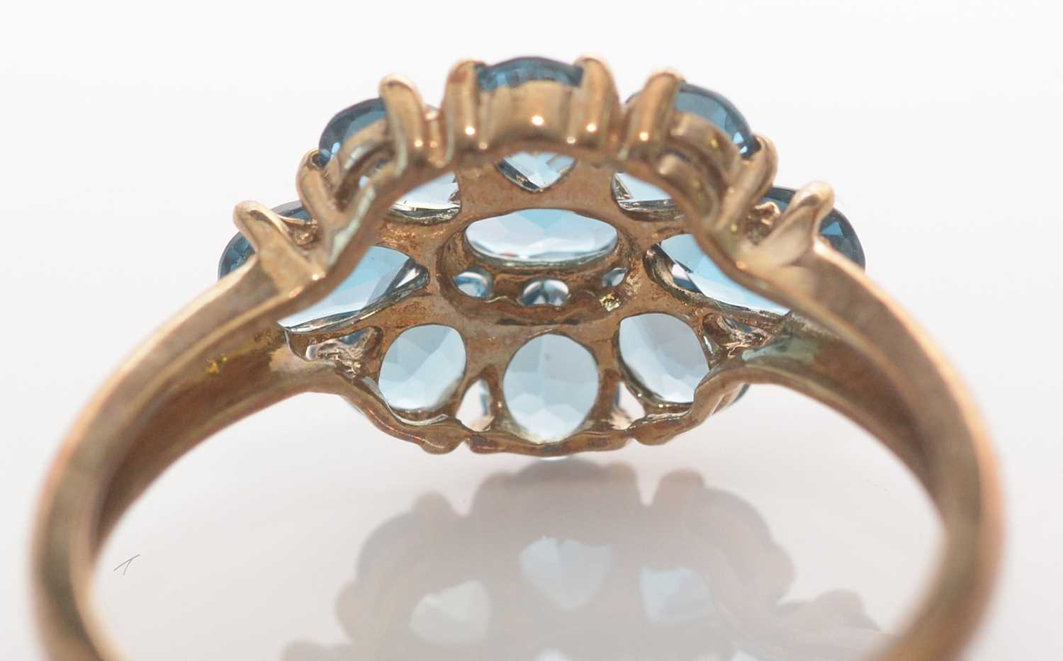 A London blue topaz cluster ring. - Bild 3 aus 7