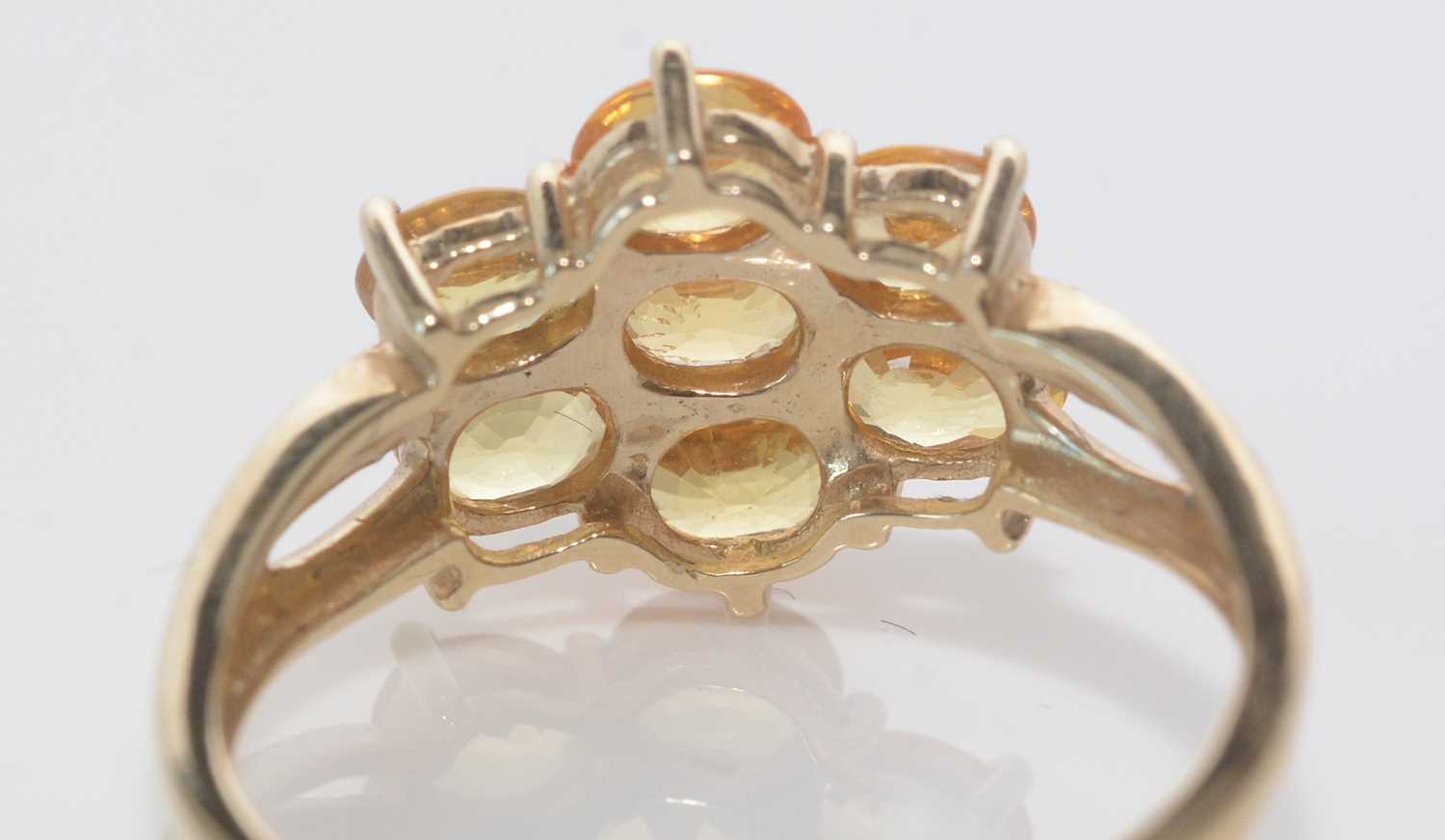 A yellow sapphire cluster ring. - Bild 6 aus 6